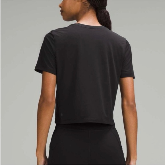 NWT Lululemon Ultralight Waist-Length T-Shirt Size 8 - Picture 2 of 7